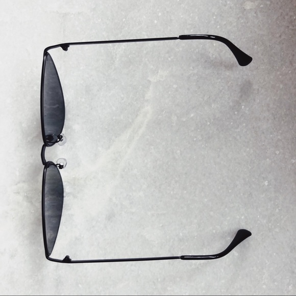 Last 1✨🆕Vixen Black Oversized Cat Eye Sunnies - Picture 5 of 5